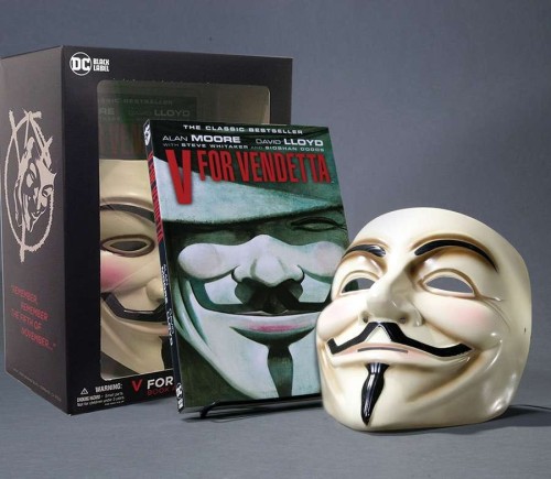 V FOR VENDETTA BOOK AND MASK SET NEW EDITION (9781779511737)