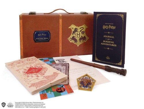 HARRY POTTER HOGWARTS TRUNK COLLECTIBLE SET (9780762474738)