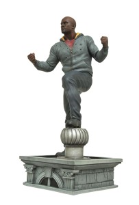 MARVEL NETFLIX GALLERY LUKE CAGE PVC FIG