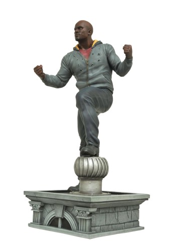 MARVEL NETFLIX GALLERY LUKE CAGE PVC FIG