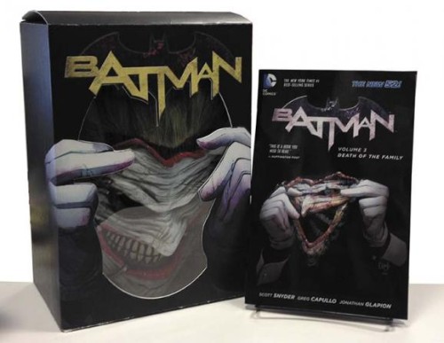 BATMAN DEATH OF THE FAMILY BOOK & JOKER MASK SET (N52) (9781401249274)
